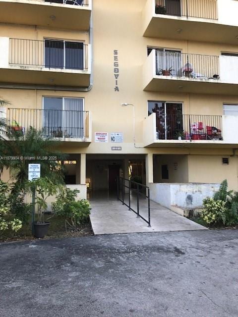 Building Photo - 1221 SW 122nd Ave