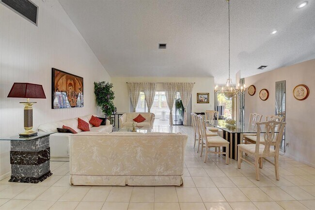 Foto del edificio - 9565 El Clair Ranch Rd