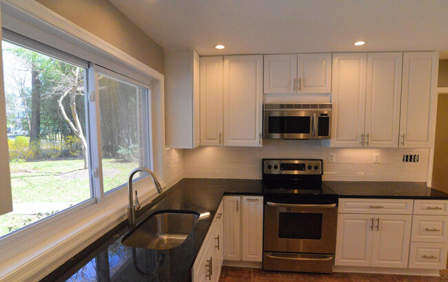 Building Photo - 6700 Persimmon Tree Rd