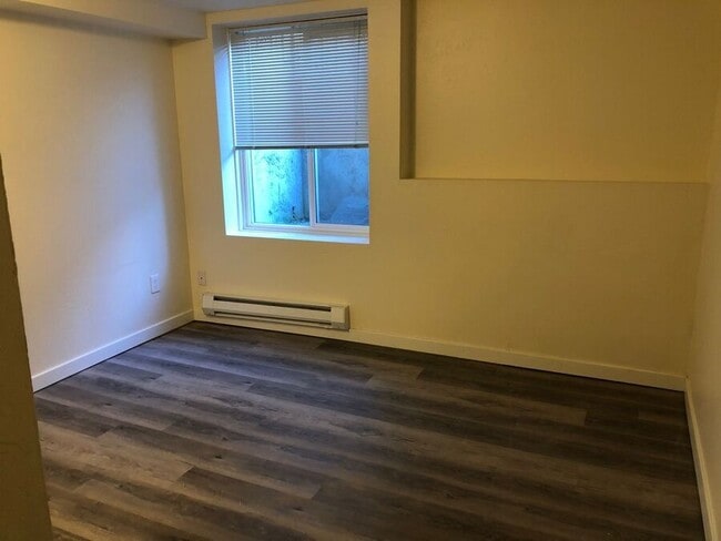 Building Photo - 2839 Thorndyke Ave W