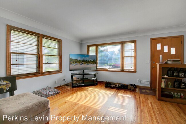 Building Photo - 3 br, 1.5 bath House - 2948 Grand St Ne