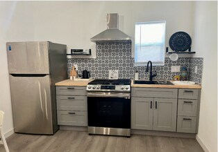 Building Photo - 800 W Baker Ave