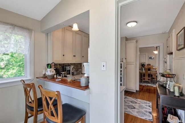 Building Photo - 26 Burtis Ave