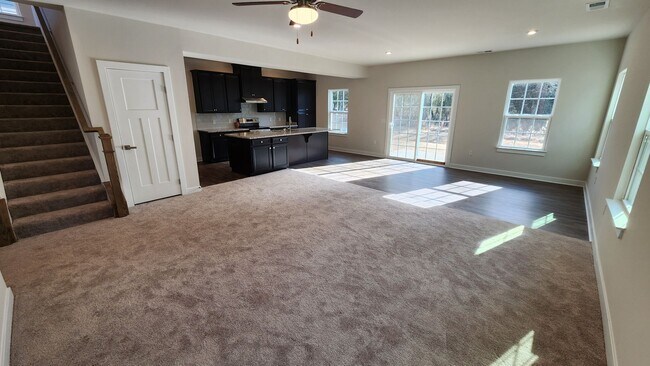Building Photo - Duncan - Beautiful 4 BR/3 BA Home with Lar...