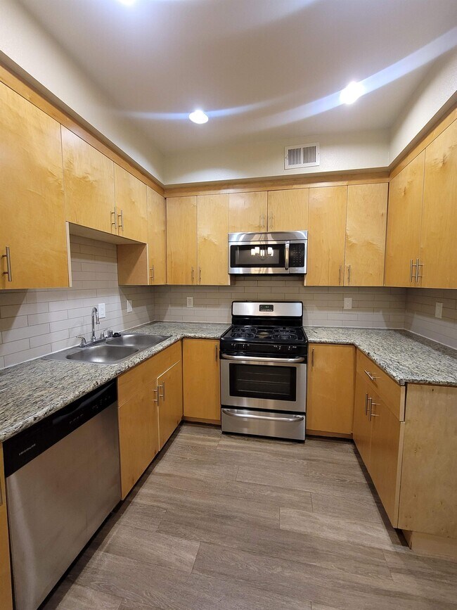 Building Photo - 12455 San Fernando Rd