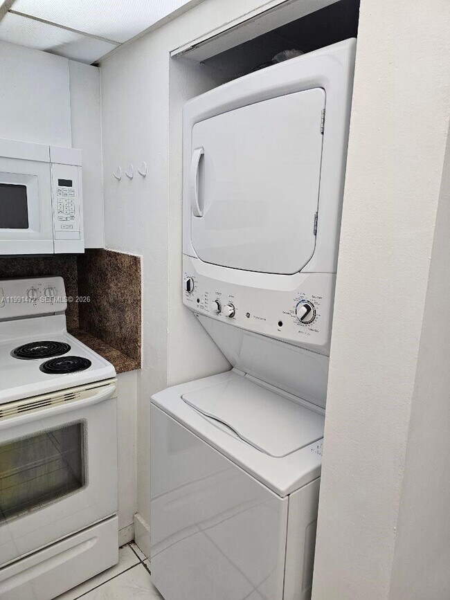 Foto del edificio - 10090 NW 80th Ct