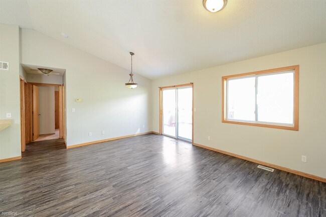 Foto del edificio - 4 br, 2 bath House - 171 Wyoming St E
