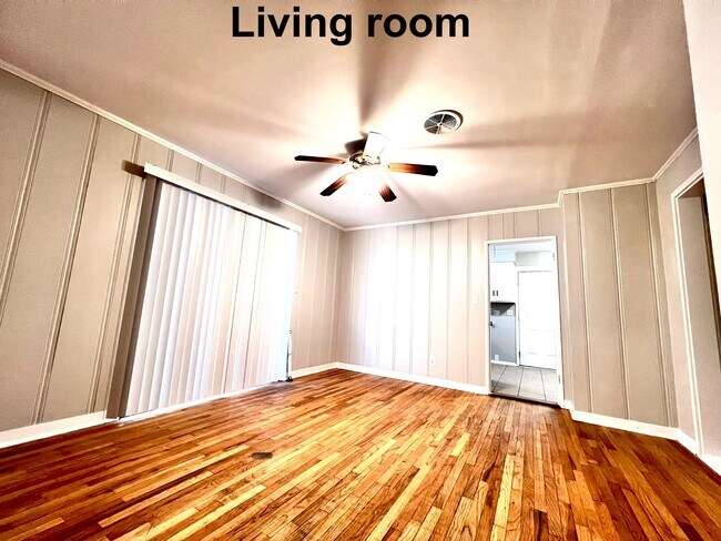 Foto del edificio - 3312 Little John Dr