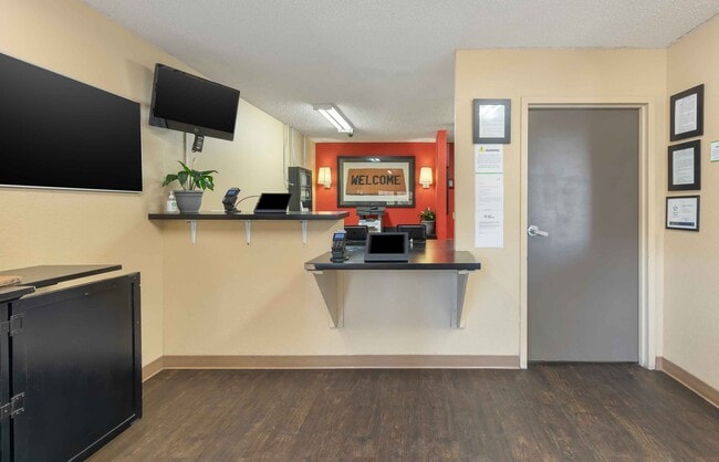 Building Photo - Furnished Studio-Bakersfield - California Avenue