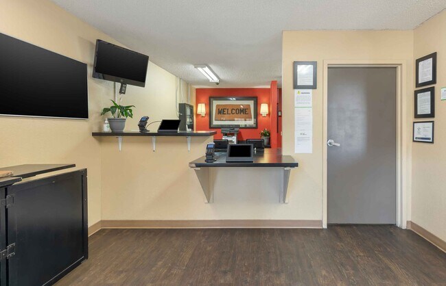 Foto del edificio - Furnished Studio-Bakersfield - California Avenue