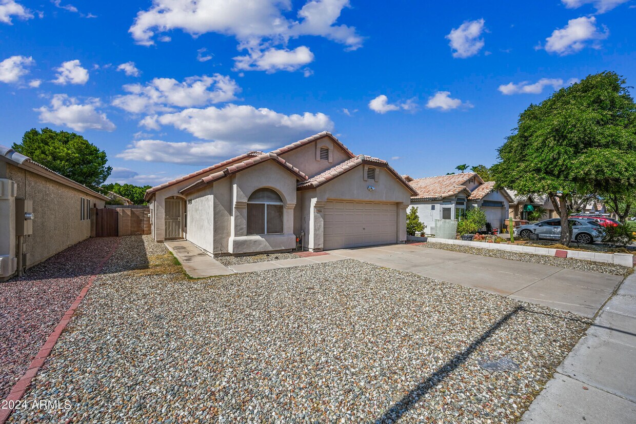 Primary Photo - 8366 W Bluefield Ave