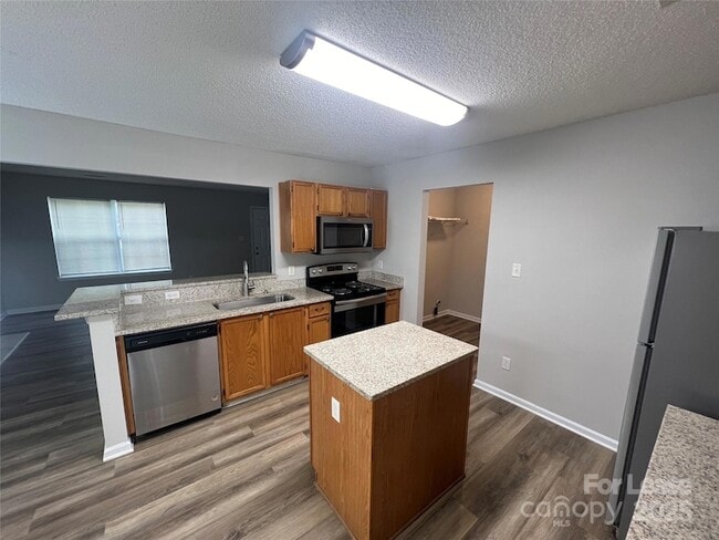 Building Photo - 12111 Stewarts Crossing Dr