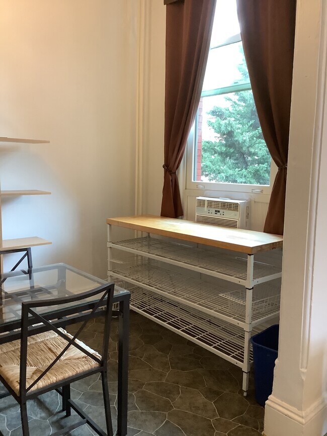 Foto del edificio - 943 M St NW