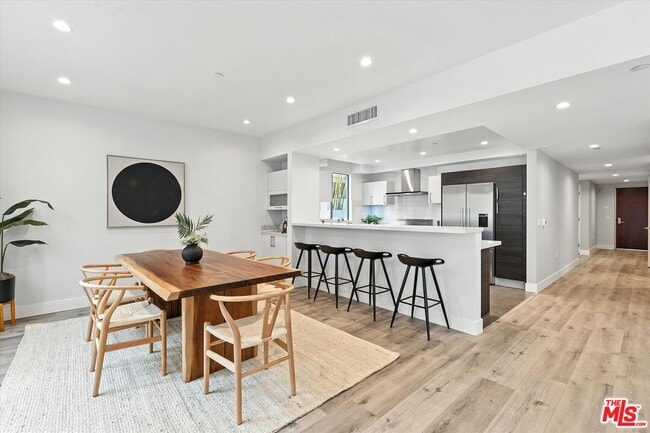 Building Photo - 1326 Centinela Ave