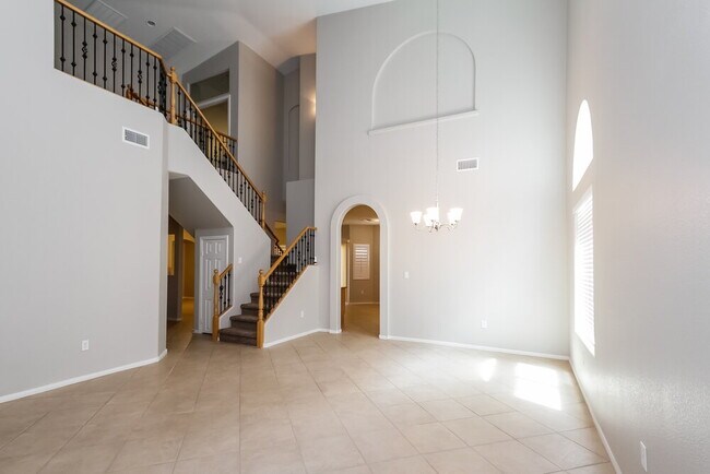 Building Photo - 472 Crocus Hill St