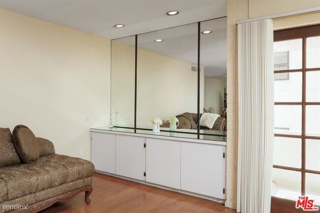 Building Photo - 2 br, 2 bath Condo - 11750 W Sunset Blvd A...