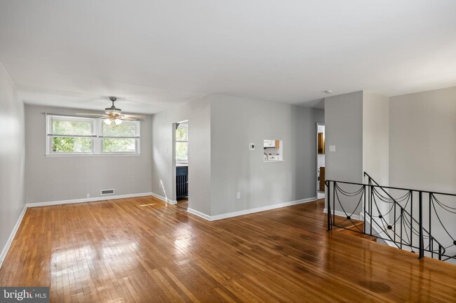 Building Photo - 1767 Longfellow Dr