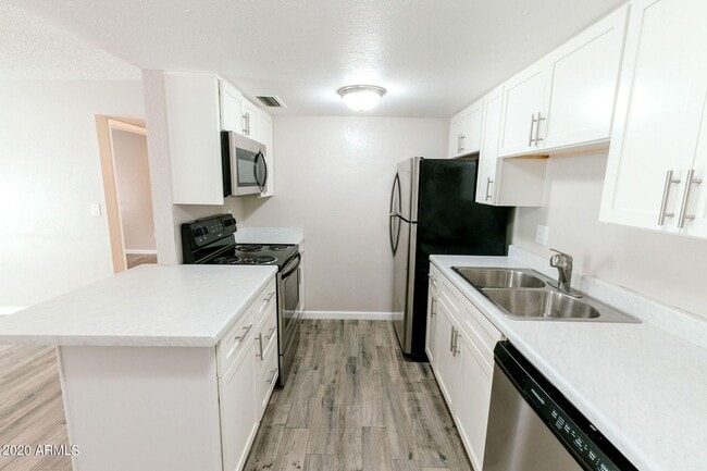 Building Photo - 5022 N 17th Ave