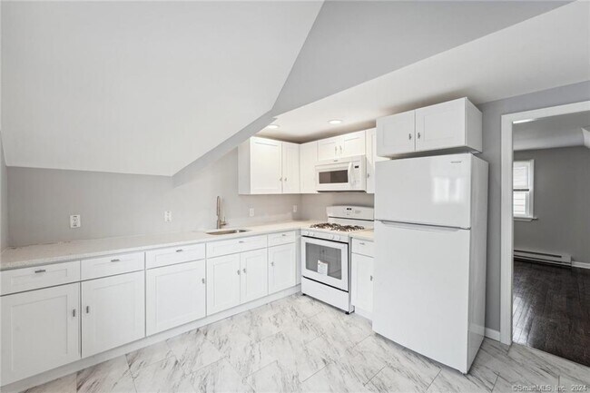 Building Photo - 210 Lenox Ave