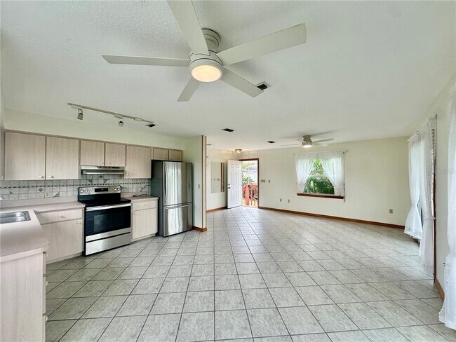 Foto del edificio - 709 S Lake Starr Blvd