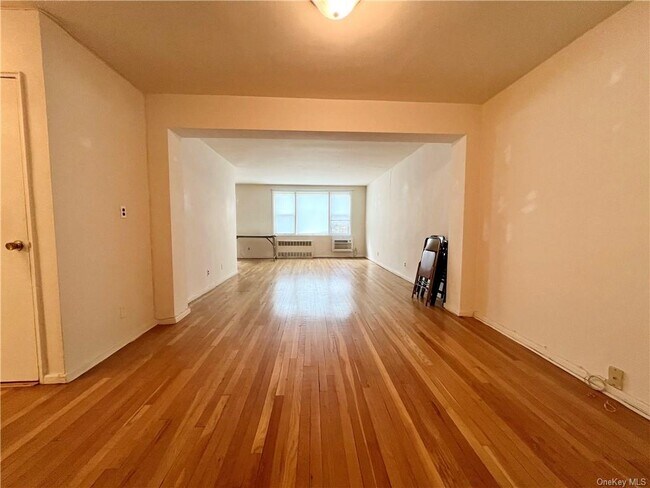 Building Photo - 700 Scarsdale Ave