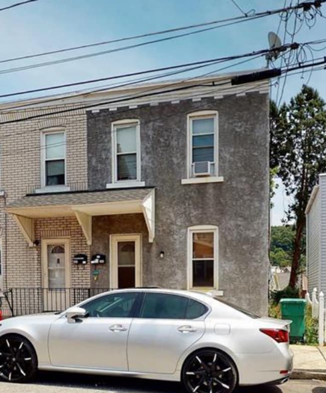 Building Photo - 743 Pawnee St