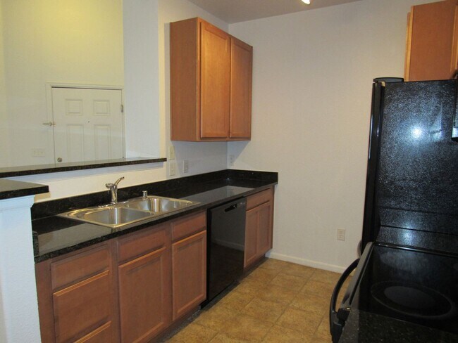 Foto del edificio - Beautiful 2 Bed, 2 bath condo
