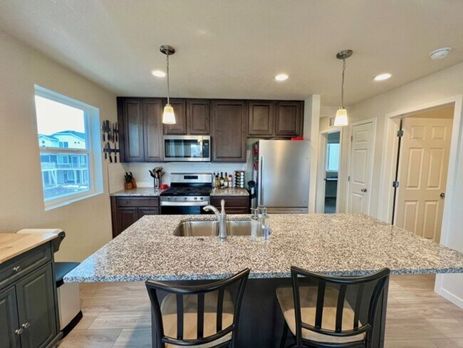 Building Photo - Gorgeous modern carriage style home availa...