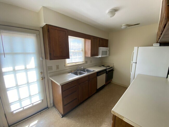Foto del edificio - 2 Bed 1.5 Bath Town House
