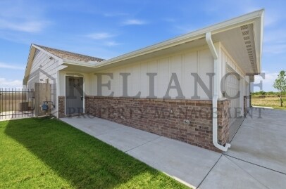 Building Photo - 2414 S Wheatland St