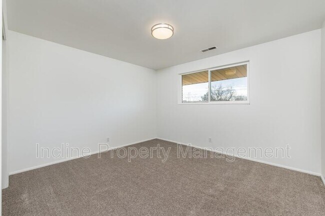 Building Photo - 1065 S 80 E