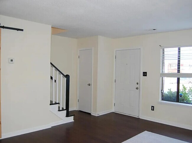Foto del edificio - Room in Townhome on Fargo St