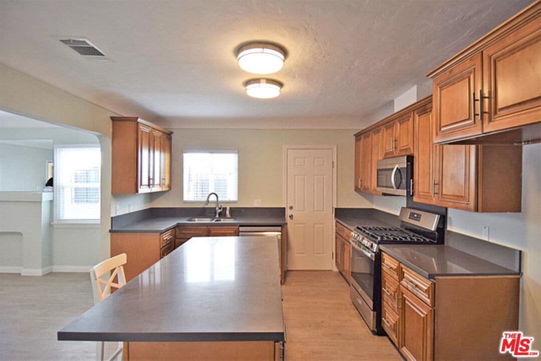 1516 S Cloverdale Ave Unit 1518, Los Angeles, CA 90019 Room for Rent