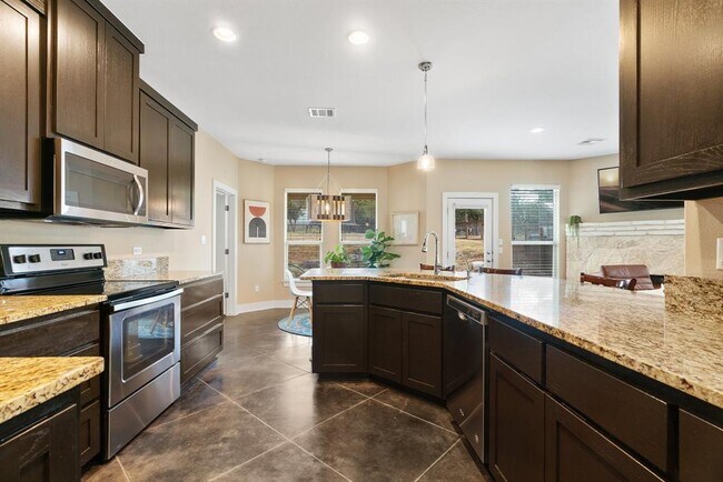 Building Photo - 17514 Village Dr