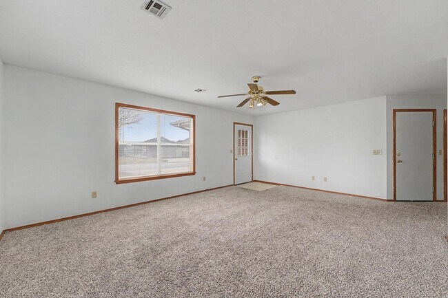 Foto del edificio - Welcome to this charming 2-bedroom, 2-bathroom home