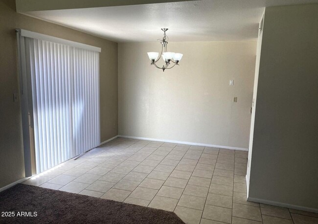 Foto del edificio - 2221 W Farmdale Ave