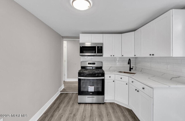 Building Photo - 700 Fifth Ave