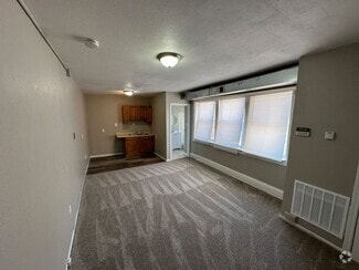 Building Photo - 2214-2220 W Hopkins St. (8 Unit)
