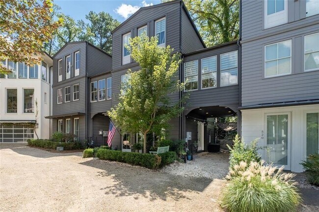 Foto del edificio - 518 Bismark Rd NE