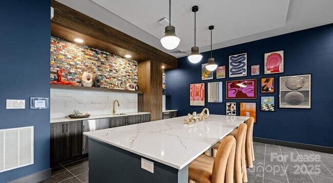 Foto del edificio - 120 Matheson Ave