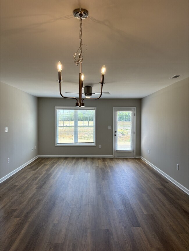 Building Photo - 102 Bradfield Cir