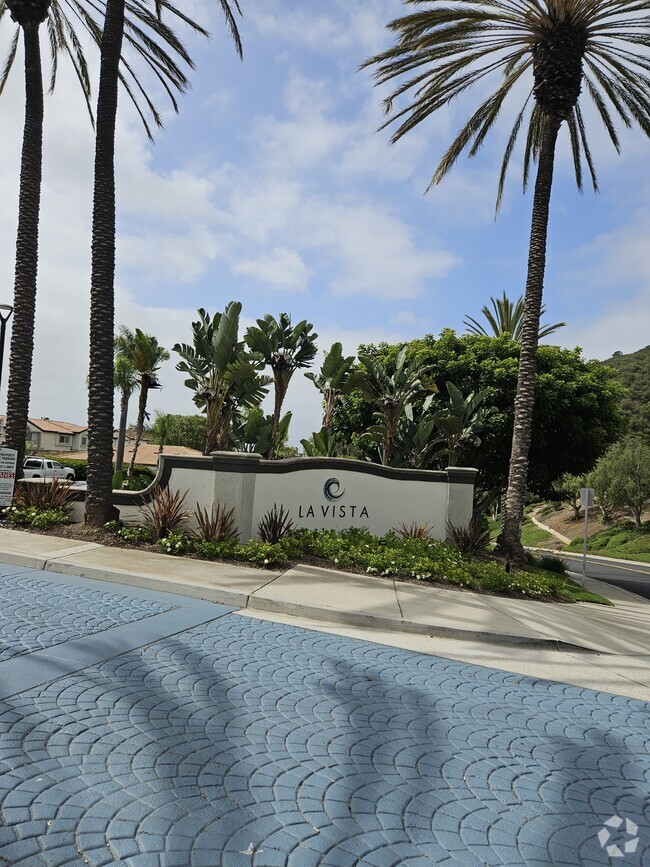 Building Photo - 30902 Club House Dr
