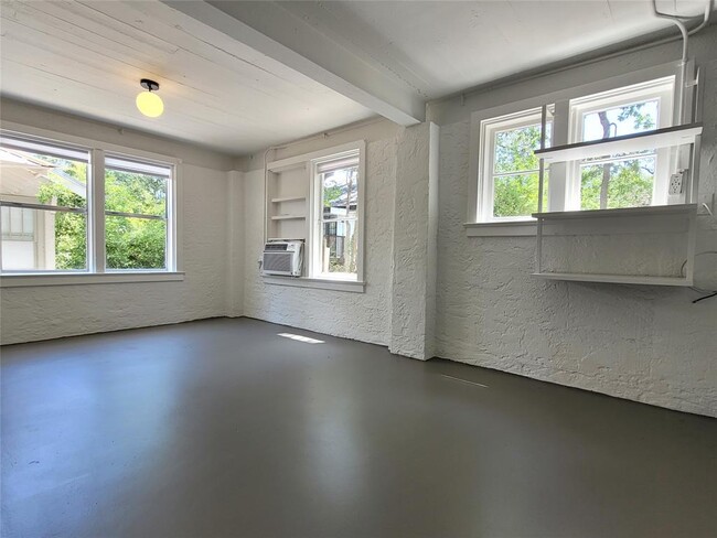 Foto del edificio - 1403 Windsor Rd