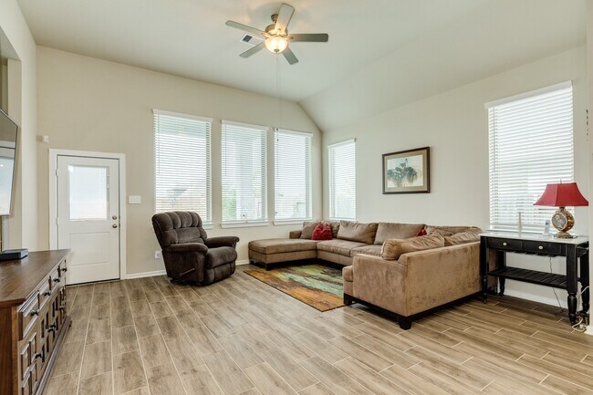 Foto del edificio - 12917 Ocean Breeze Ln