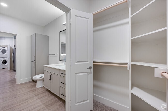 1BR, 1BA - 717SF - Bathroom - Aura Main Street
