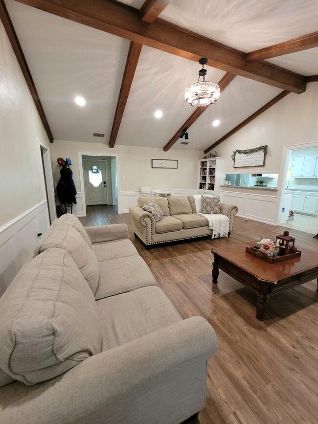 Building Photo - 504 Brookhollow Dr