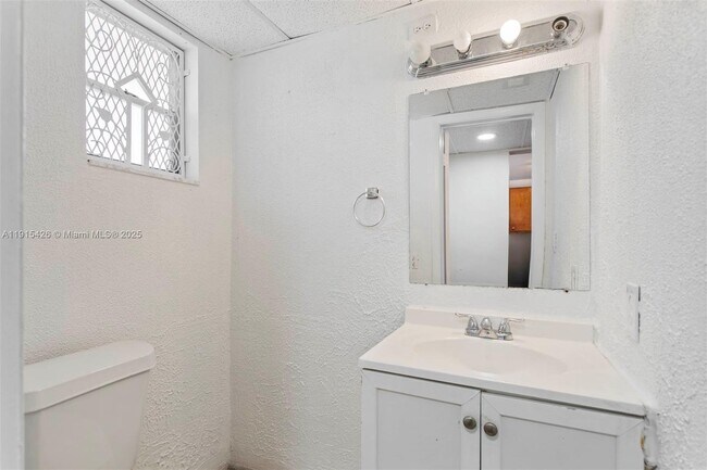 Building Photo - 19305 NE 2nd Ave