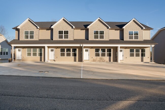 Building Photo - 3 bedroom BRAND NEW Townhome in Cleveland!