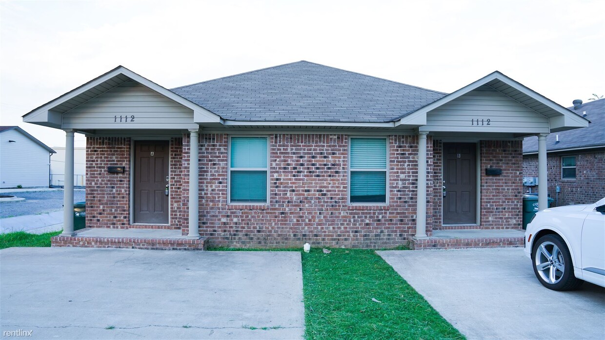 Primary Photo - 3 br, 2 bath Duplex - 1112 Gum Street B