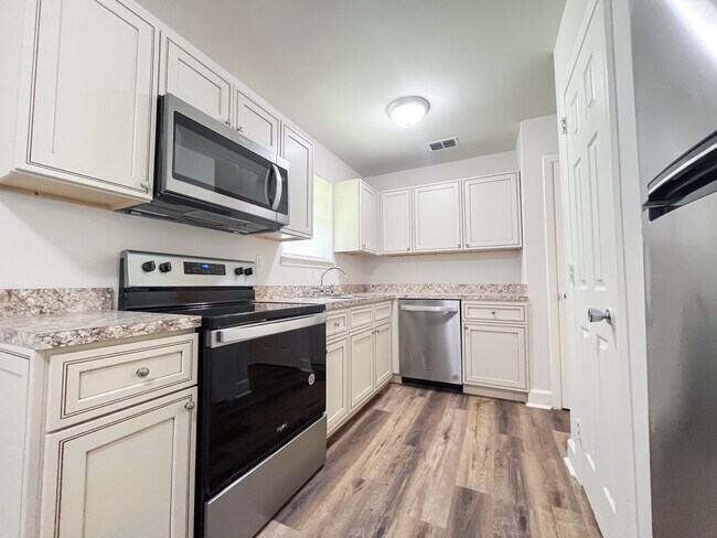 Building Photo - 2119 Melanie Dr